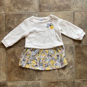 Old Navy Cream Easter Baby Sweater 6-12 months